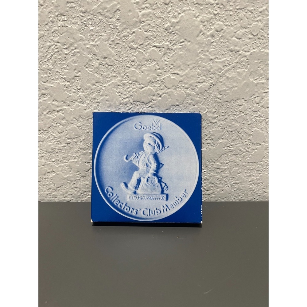 Used Goebel Collectors' Club Member Plaque 1976 - Vintage M.I. Hummel